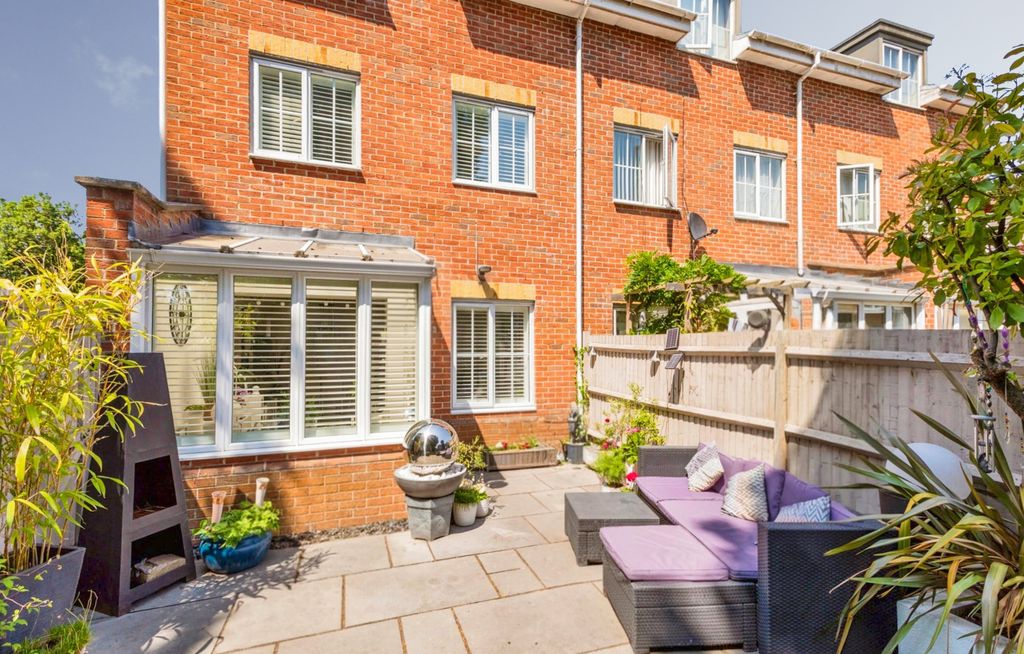 Property photo 3 of 23 Garden