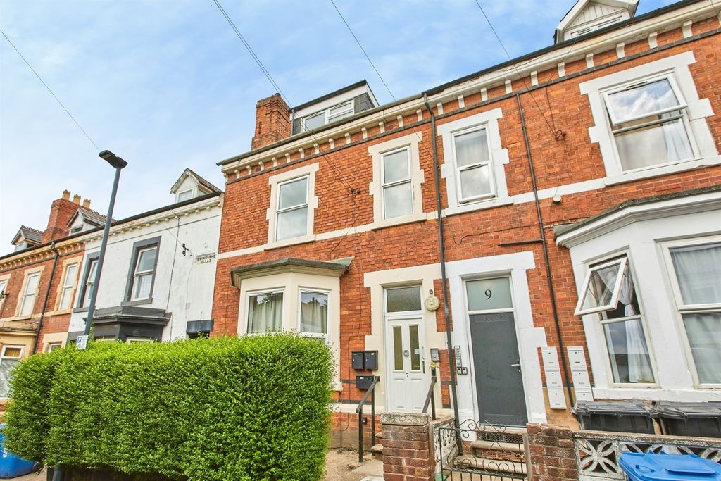 Property photo 1 of 8