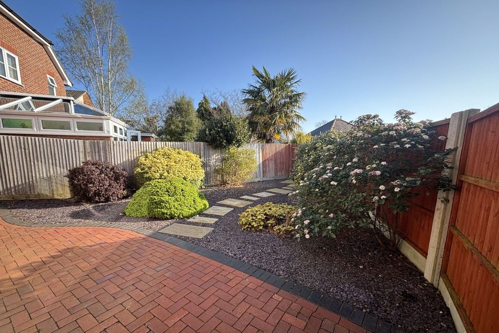 Property photo 3 of 21 Garden