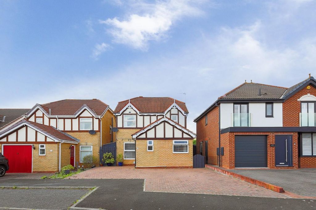 Property photo 1 of 18 External