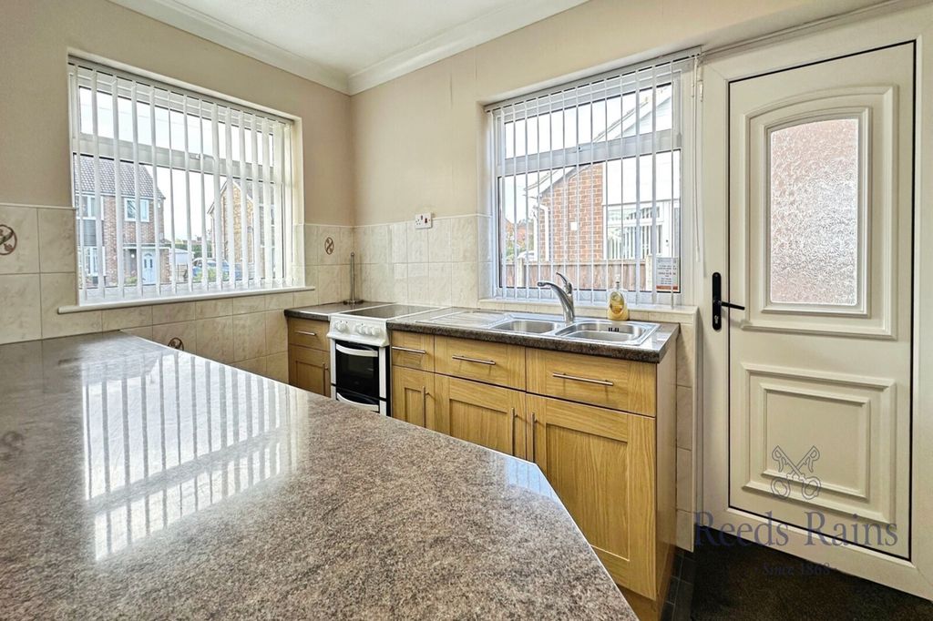 Property photo 3 of 14 Kitchen