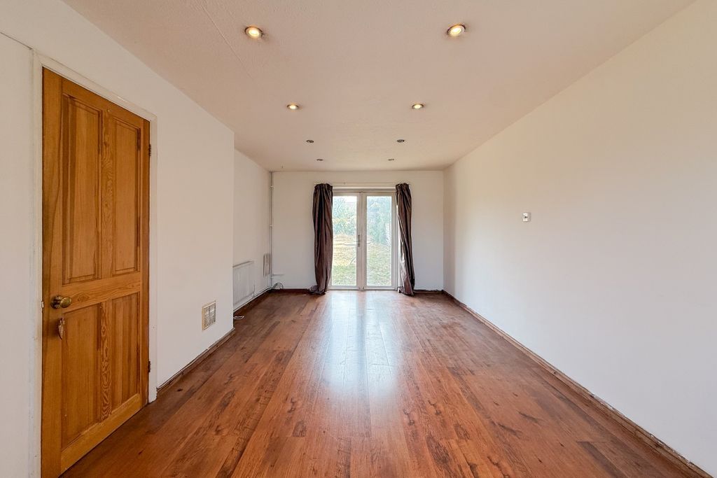 Property photo 2 of 12 5340244