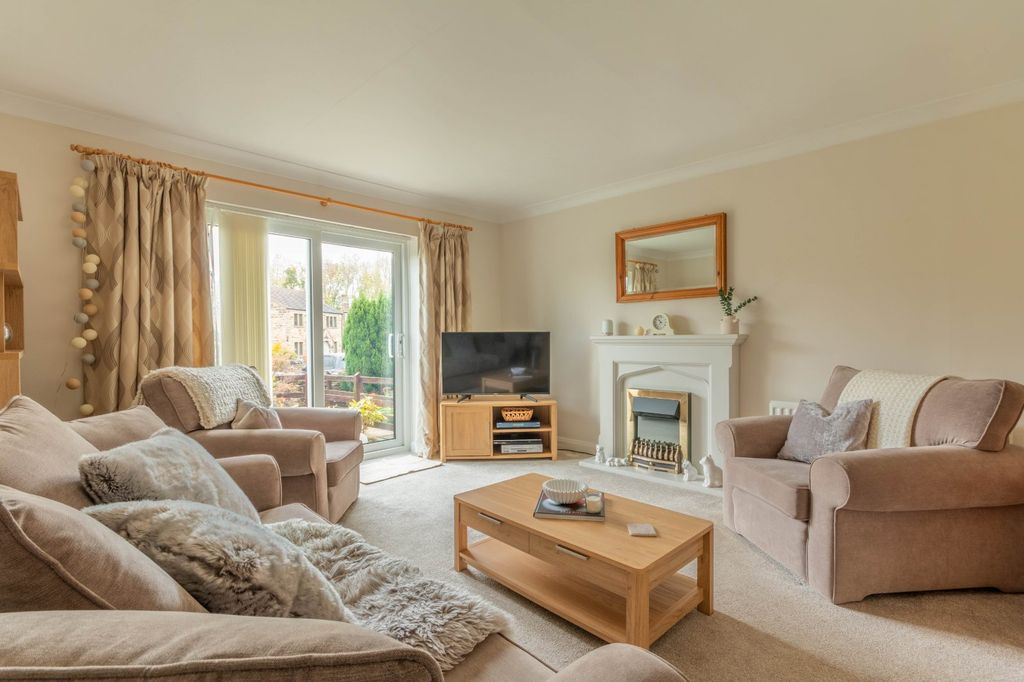 Property photo 2 of 32 Picture No. 01