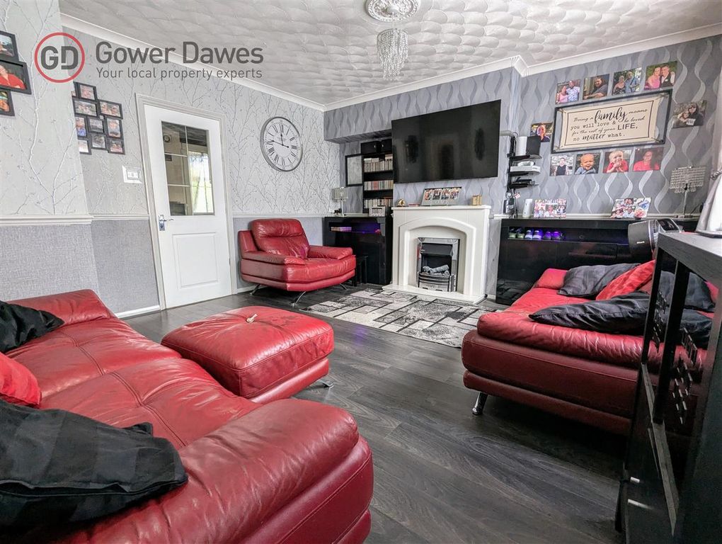 Property photo 2 of 13 Lounge