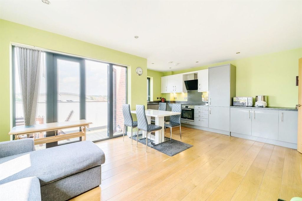 Property photo 3 of 9