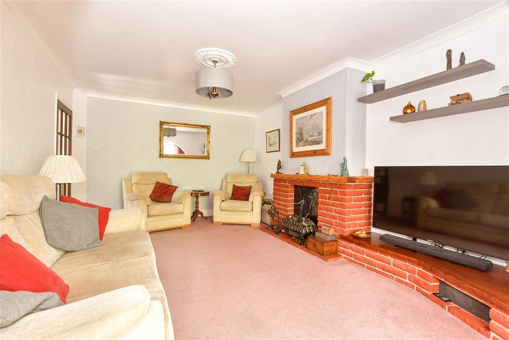 Property photo 3 of 26 Lounge