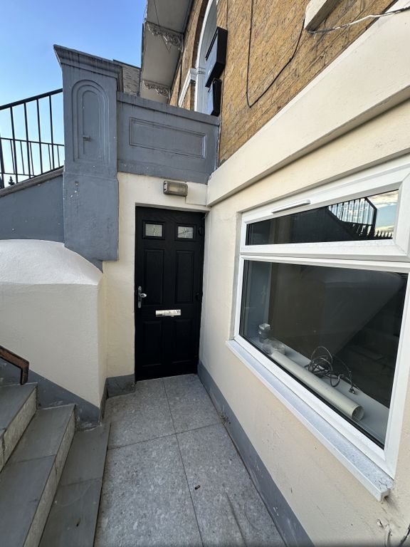 Property photo 2 of 11 Entrance