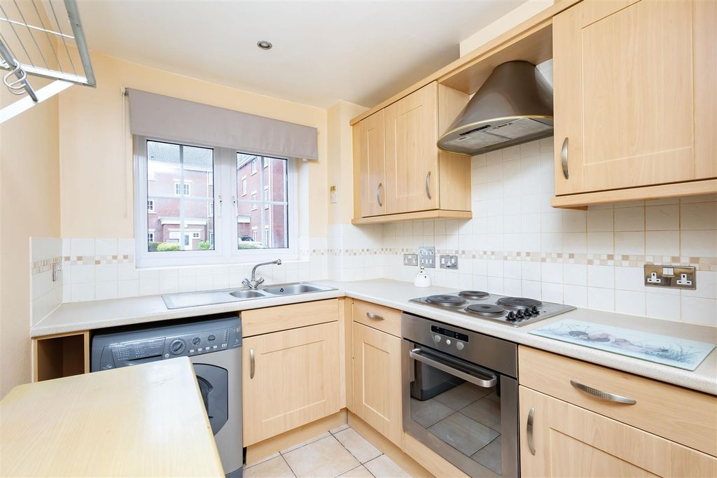 Property photo 3 of 16 Kitchen