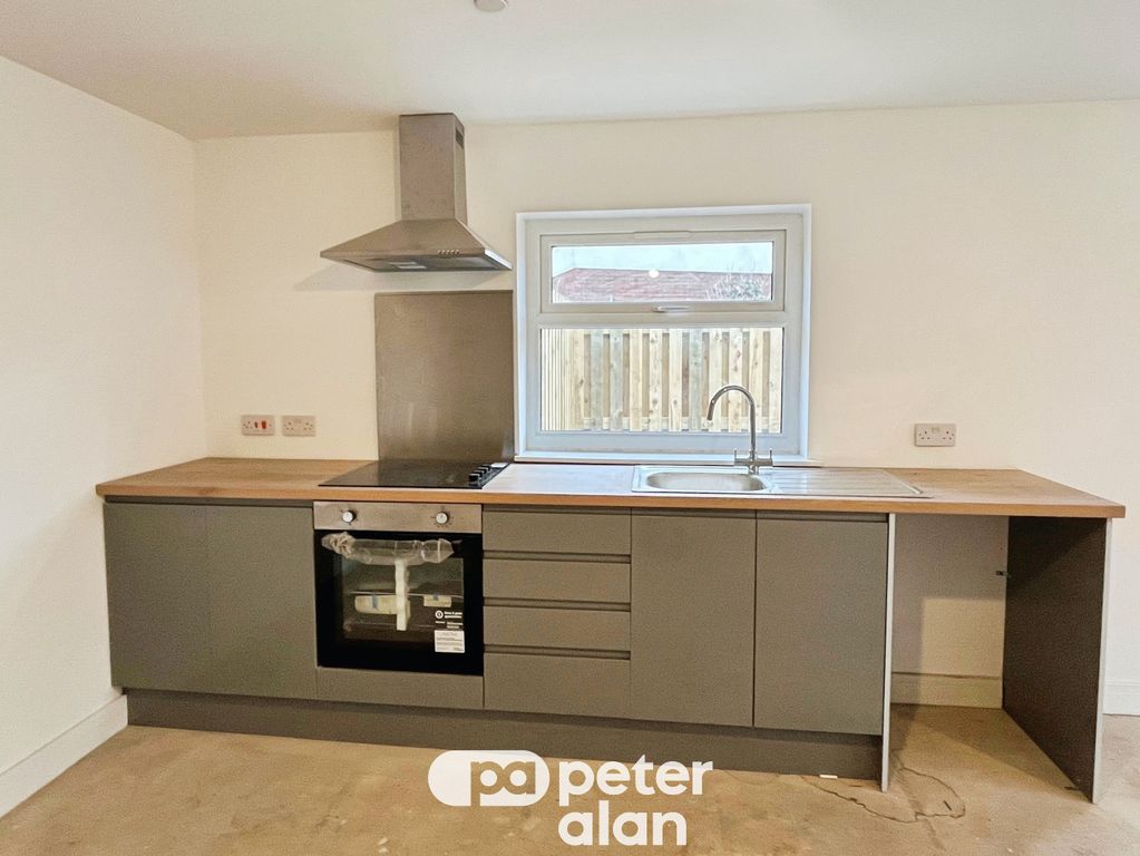 Property photo 2 of 10 Kitchen