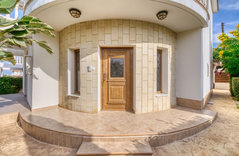 Property photo 3 of 28 Property Entrance