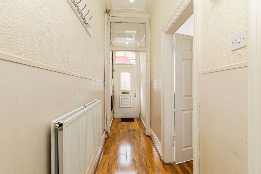 Property photo 3 of 17 Hallway
