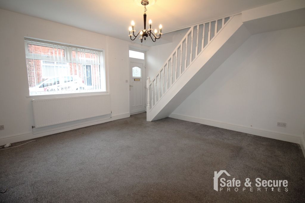 Property photo 3 of 10 Living Room (2)