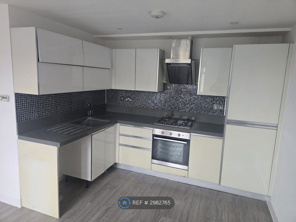 Property photo 3 of 7 Kitchen
