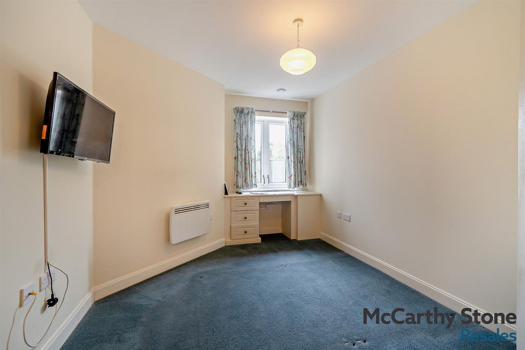 Property photo 3 of 18 8687928-Interior08-800.Jpg