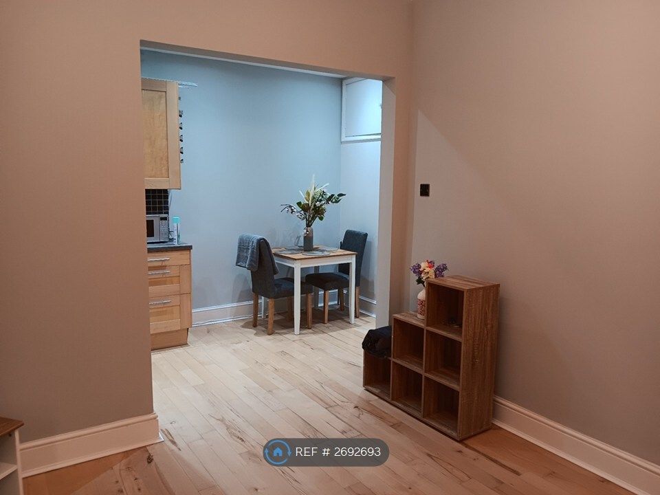 Property photo 3 of 9 Reception