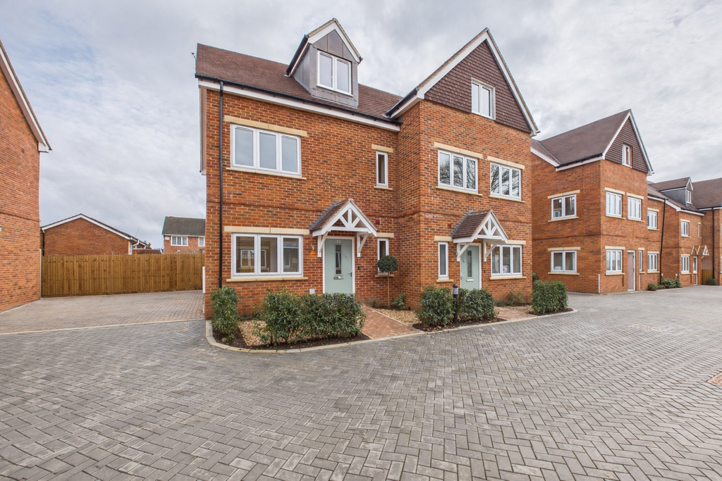 Property photo 1 of 17 Jubileemews_Front