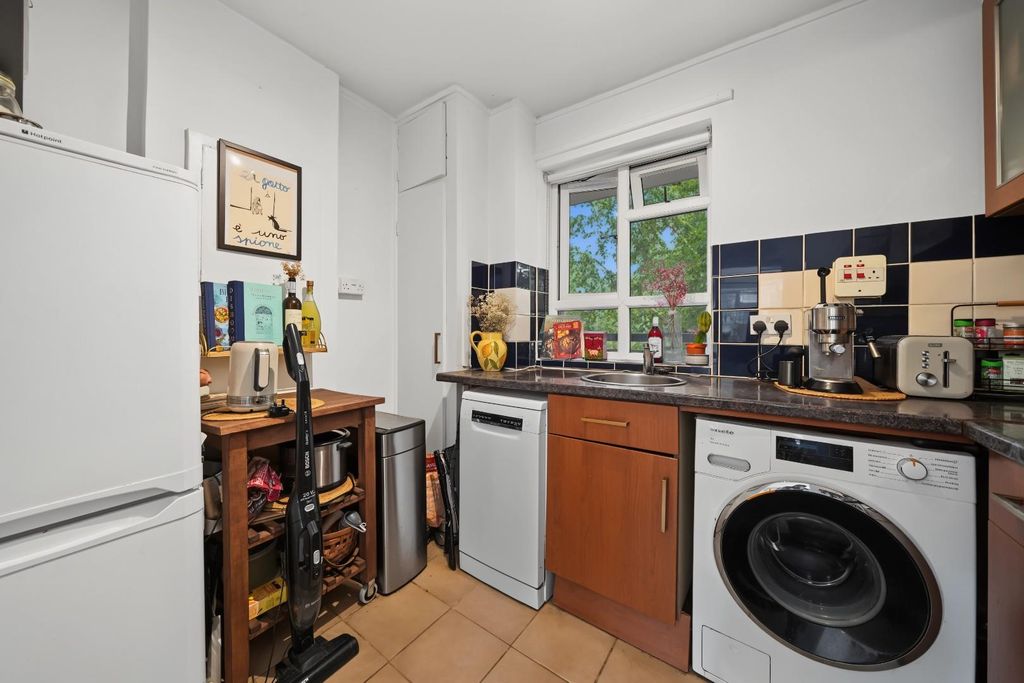 Property photo 3 of 12 Kitchen