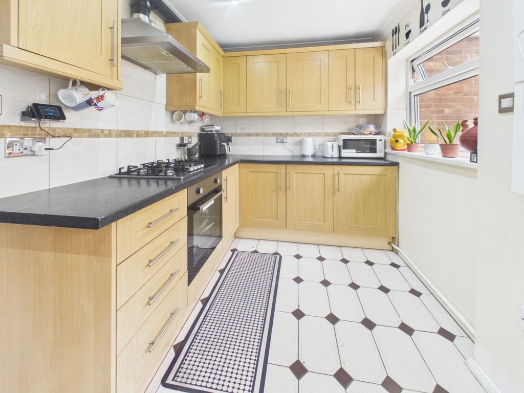 Property photo 3 of 12 Kitchen