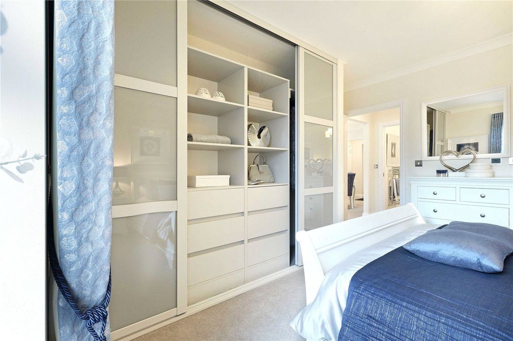 Property photo 3 of 9 Pinewood Place