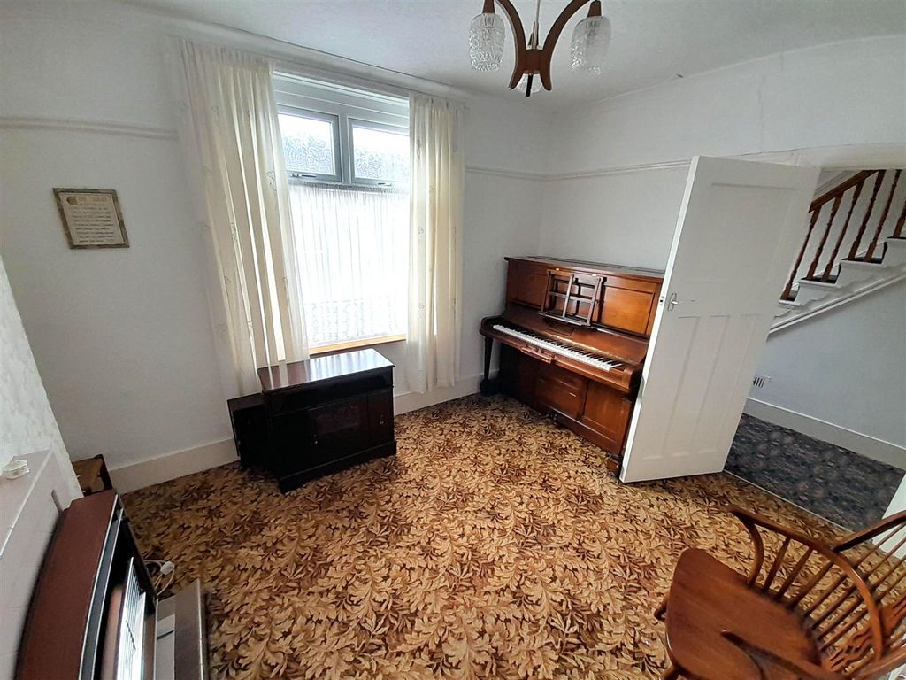 Property photo 3 of 39