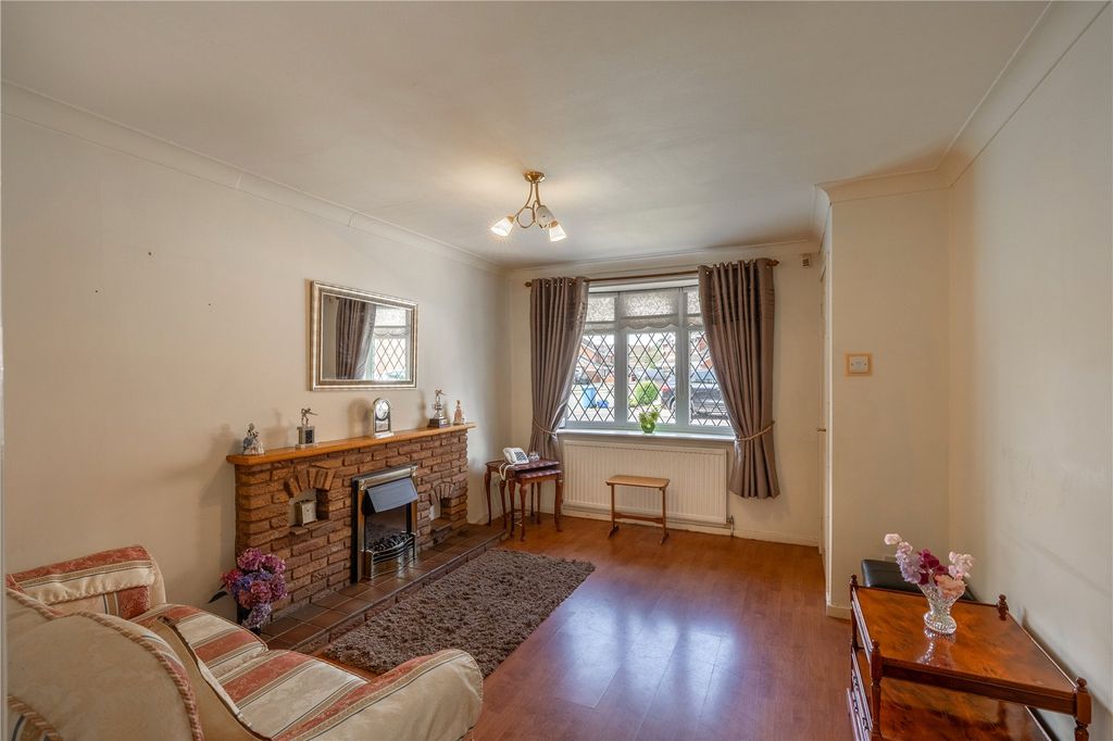 Property photo 3 of 15 Picture No. 02