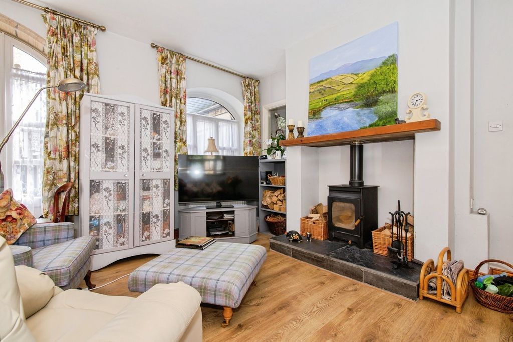 Property photo 2 of 19