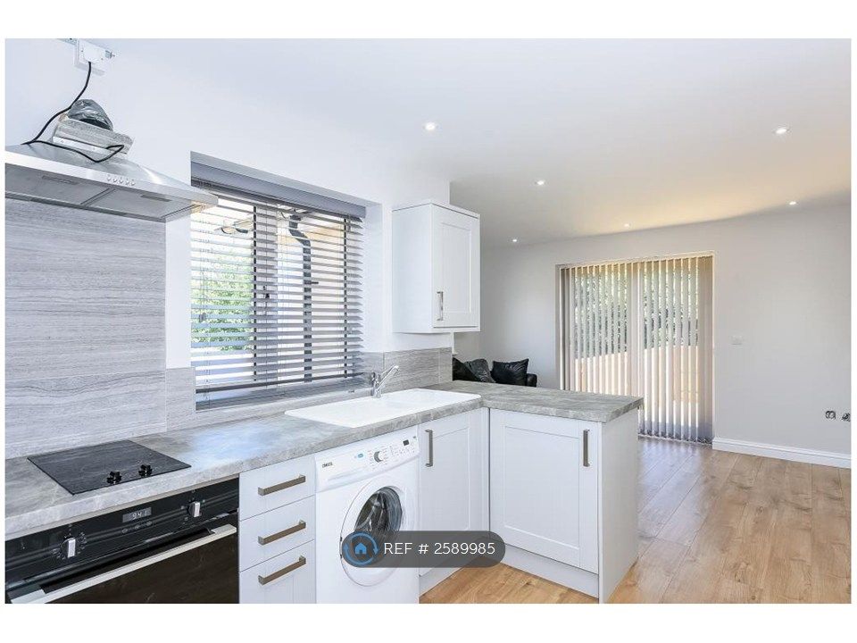 Property photo 2 of 8 Kitchen