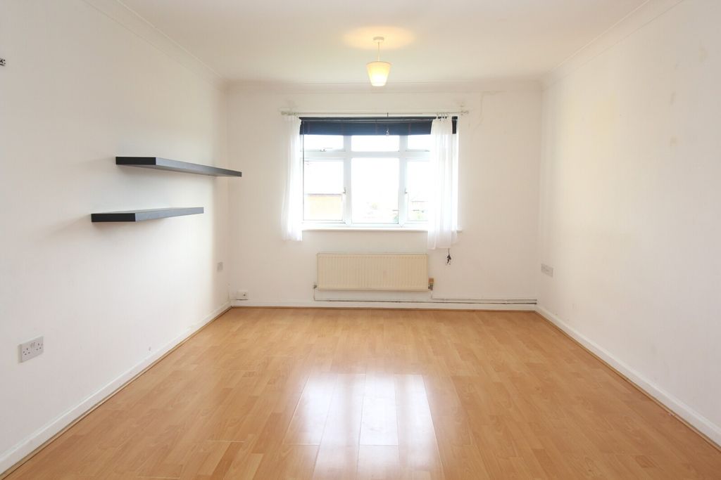 Property photo 2 of 9 Lounge