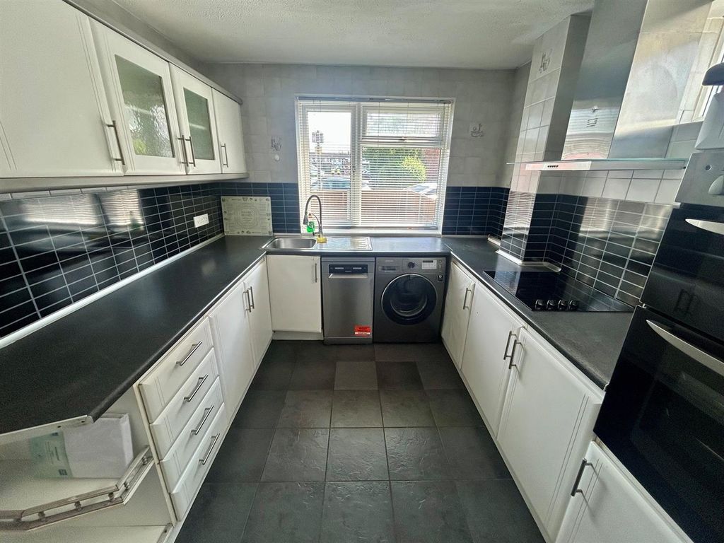 Property photo 2 of 9 Kitchen.Jpg