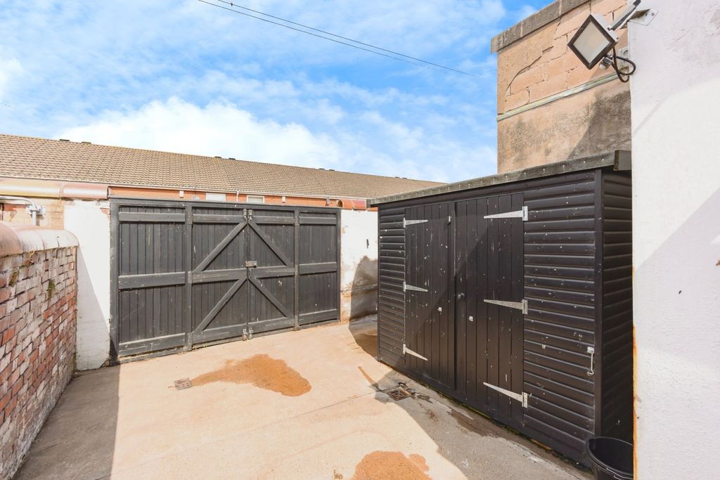 Property photo 3 of 10 External