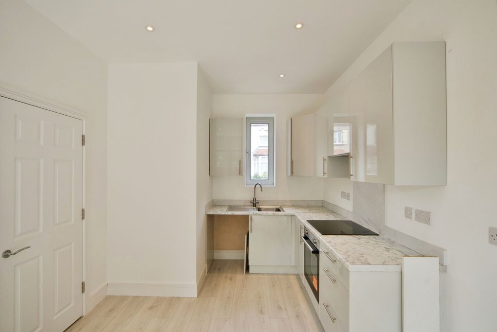 Property photo 3 of 16 Pbox-Img.Jpg