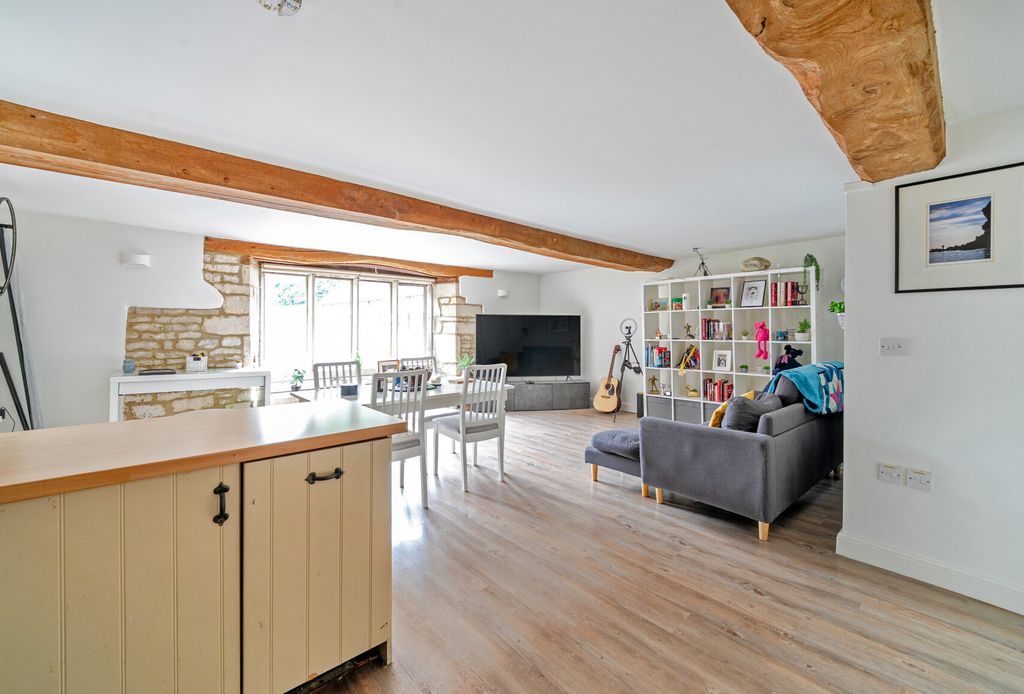 Property photo 2 of 20 1327771-10-6880B3...