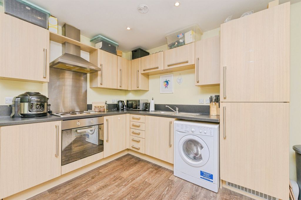 Property photo 3 of 18