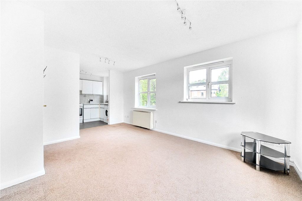 Property photo 2 of 18 Picture No. 16