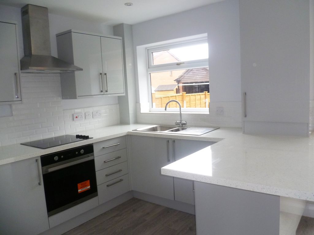 Property photo 3 of 9 Kitchen
