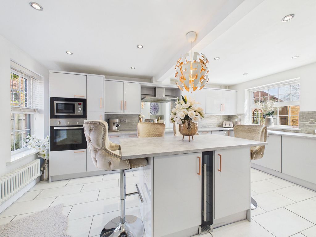 Property photo 2 of 27 Breakfast Kitchen