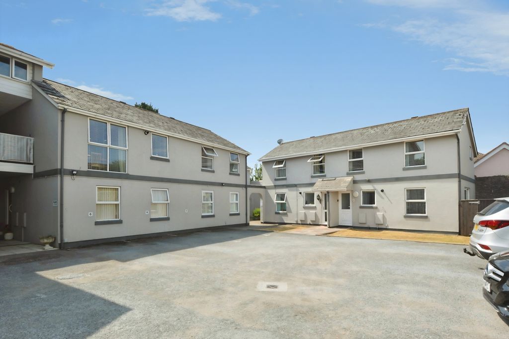Property photo 1 of 11 1 - Front