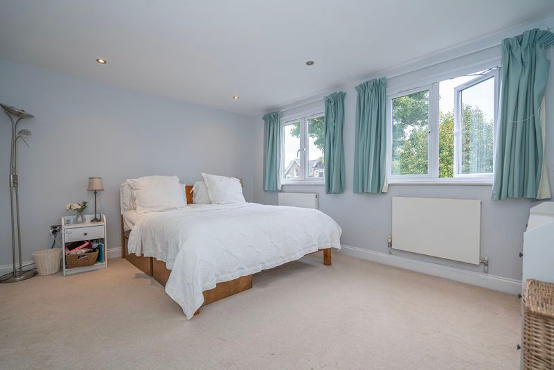 Property photo 3 of 15 Bed 1 Large