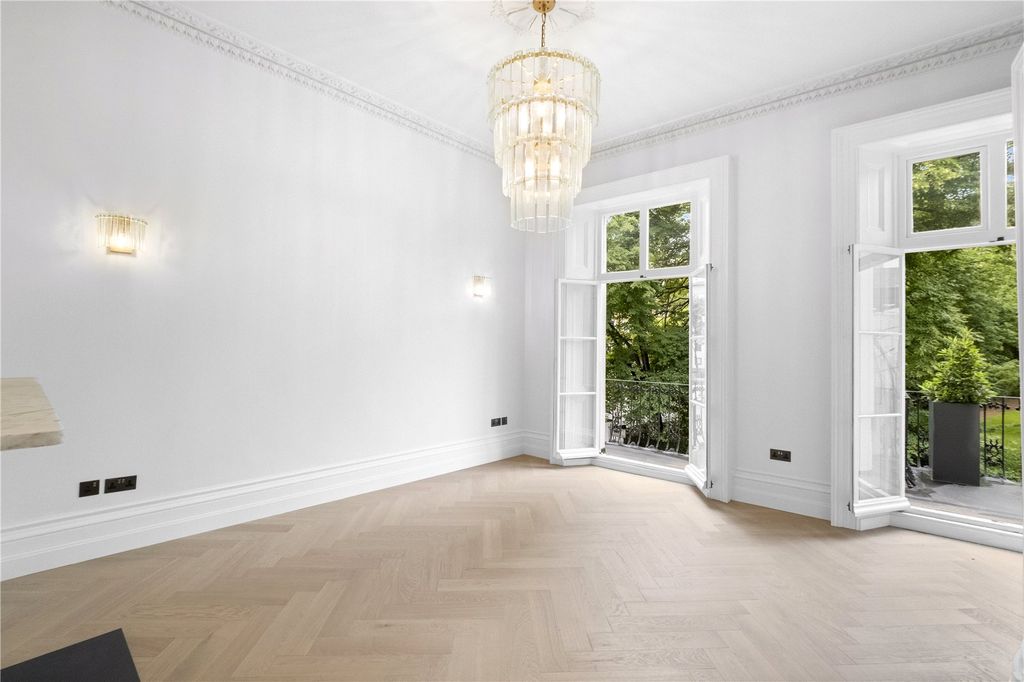 Property photo 3 of 18 Bedroom