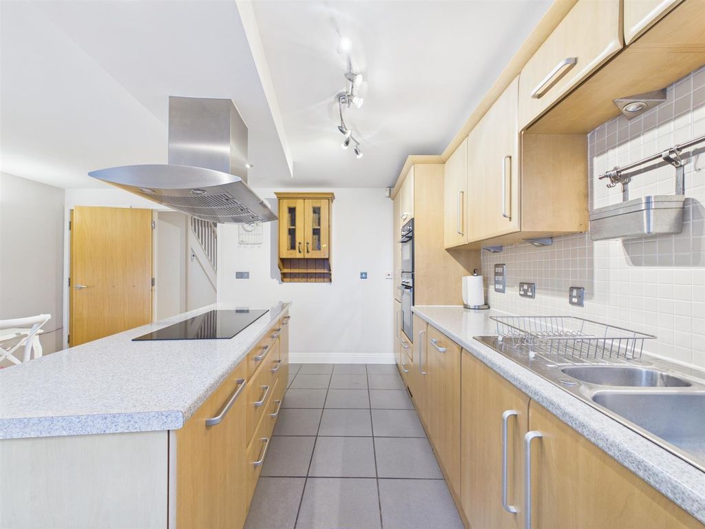 Property photo 3 of 16 Cam02435G0-Pr0222-Still016.Jpg