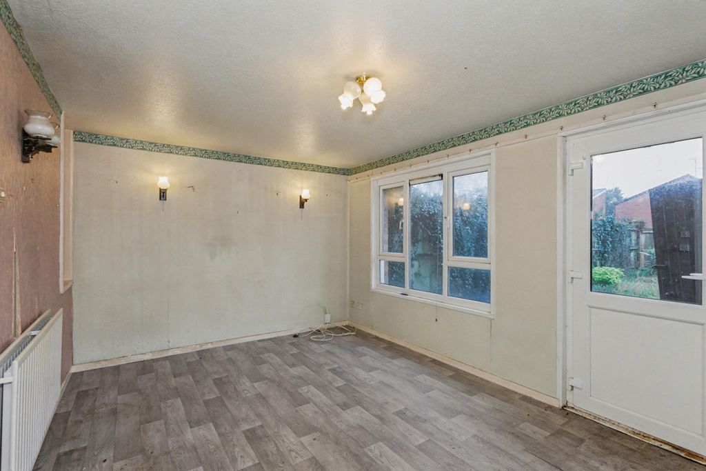 Property photo 2 of 15 27 Owen Close, Wellingborough, Northamptonshire, Nn8 3Lw