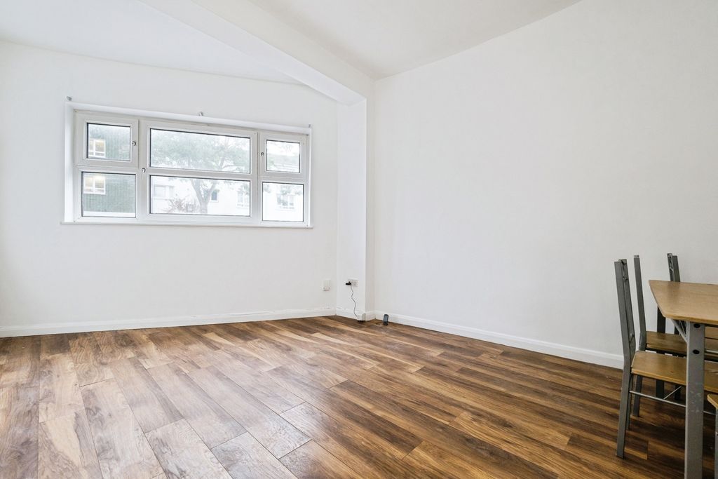 Property photo 2 of 17 Photo