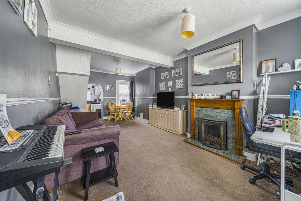 Property photo 2 of 11 Living Room