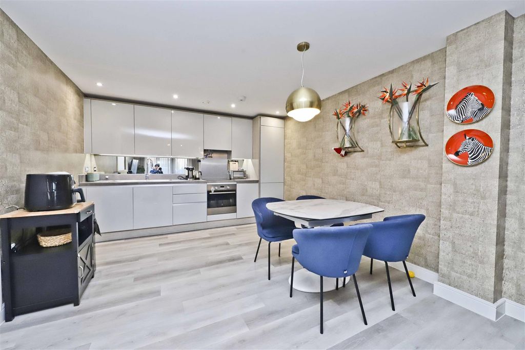Property photo 2 of 11 Kitchen/Dining Area