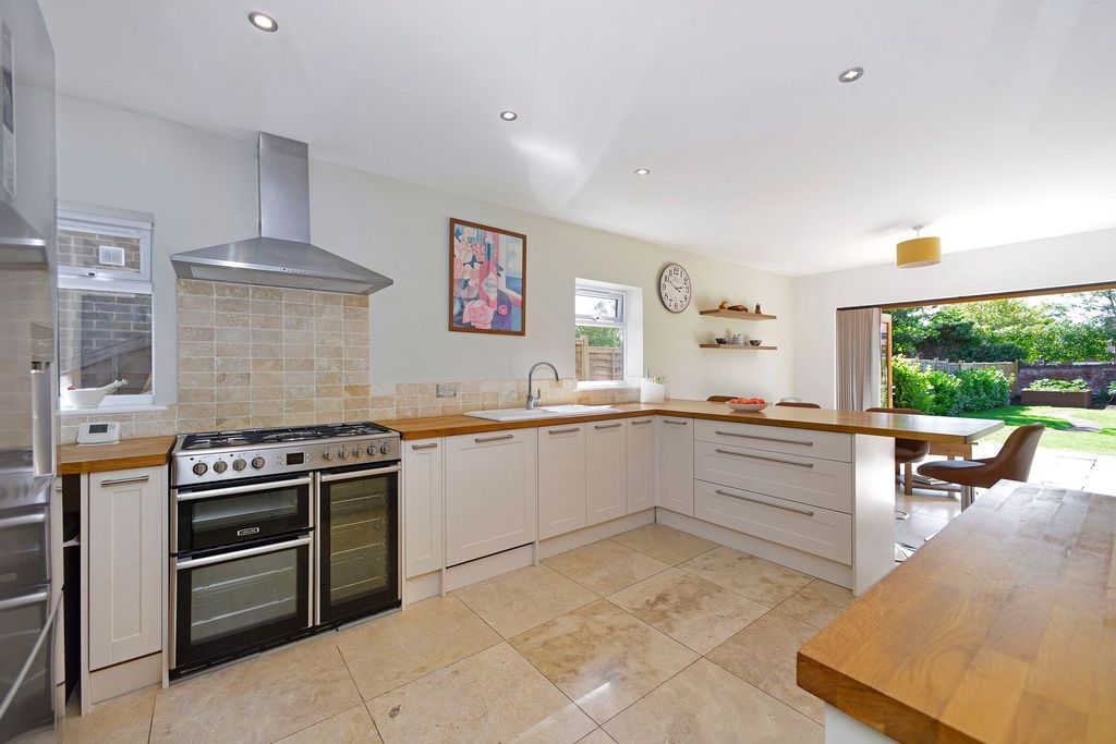 Property photo 2 of 25 Photo 27