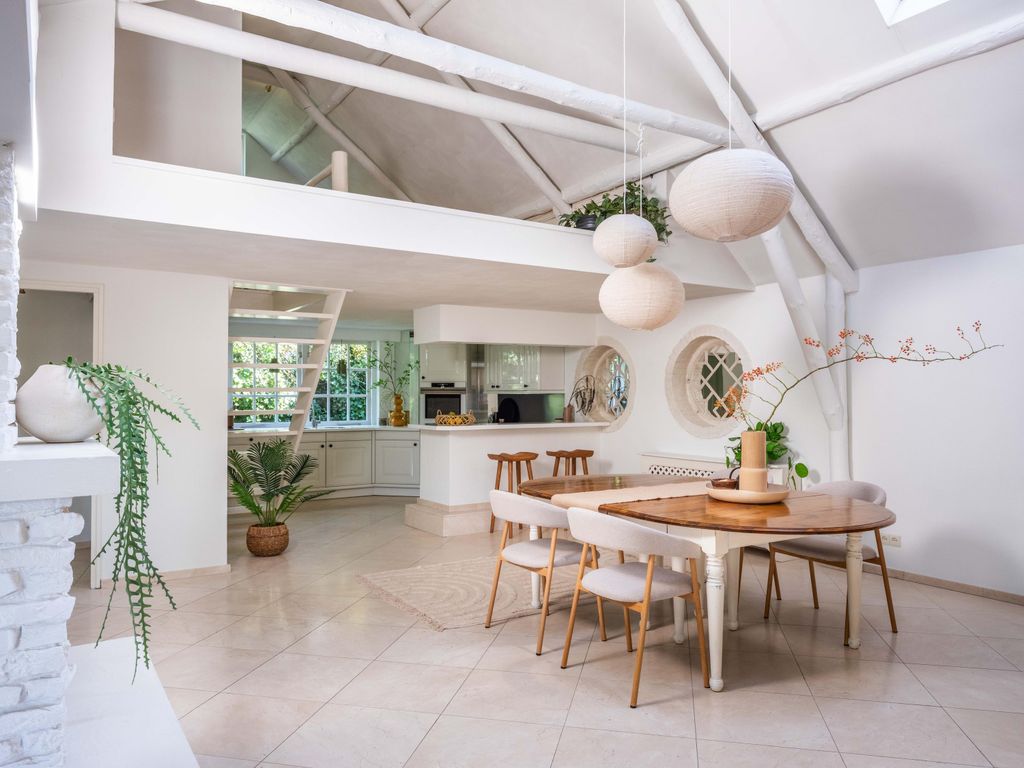 Property photo 2 of 45