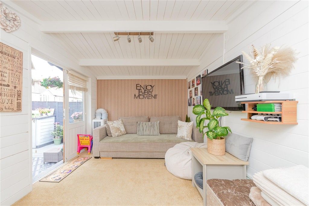 Property photo 3 of 12 Garden Room