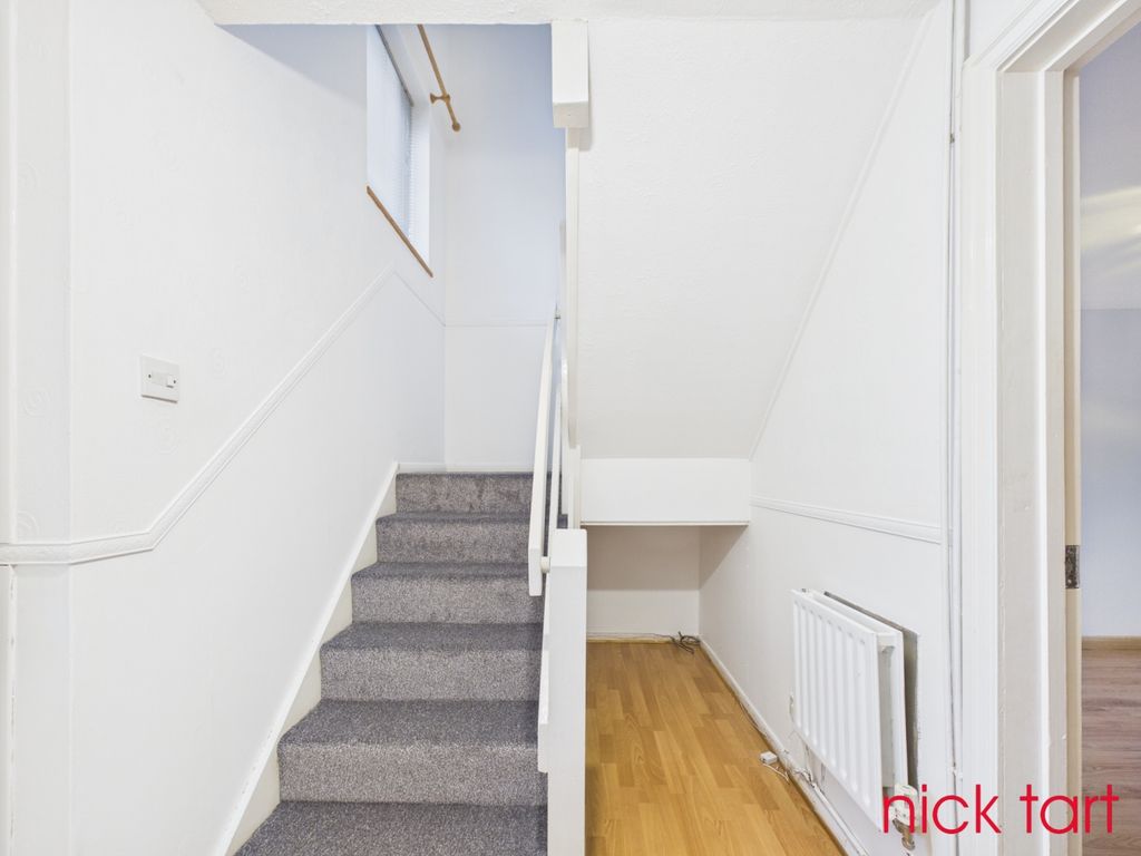 Property photo 2 of 10 Cam02849G0-Pr0205-Still009