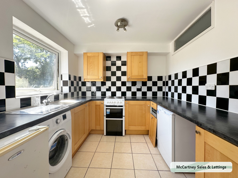 Property photo 3 of 8 Kitchen