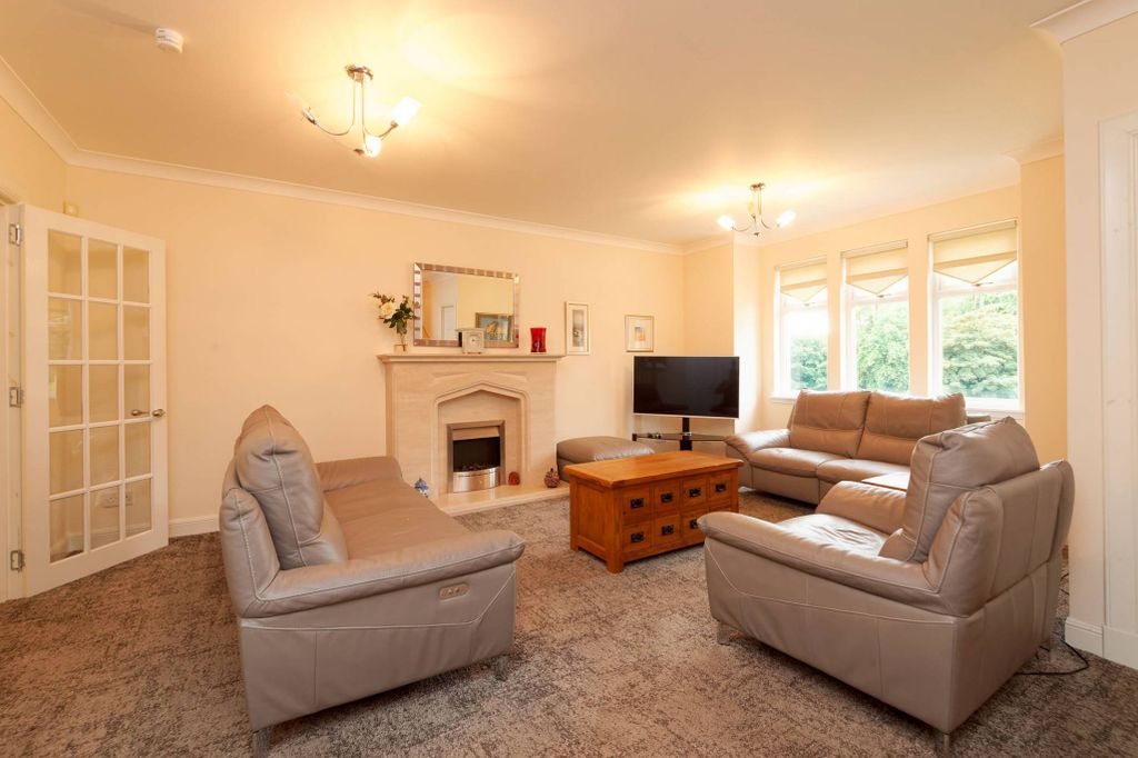 Property photo 2 of 34